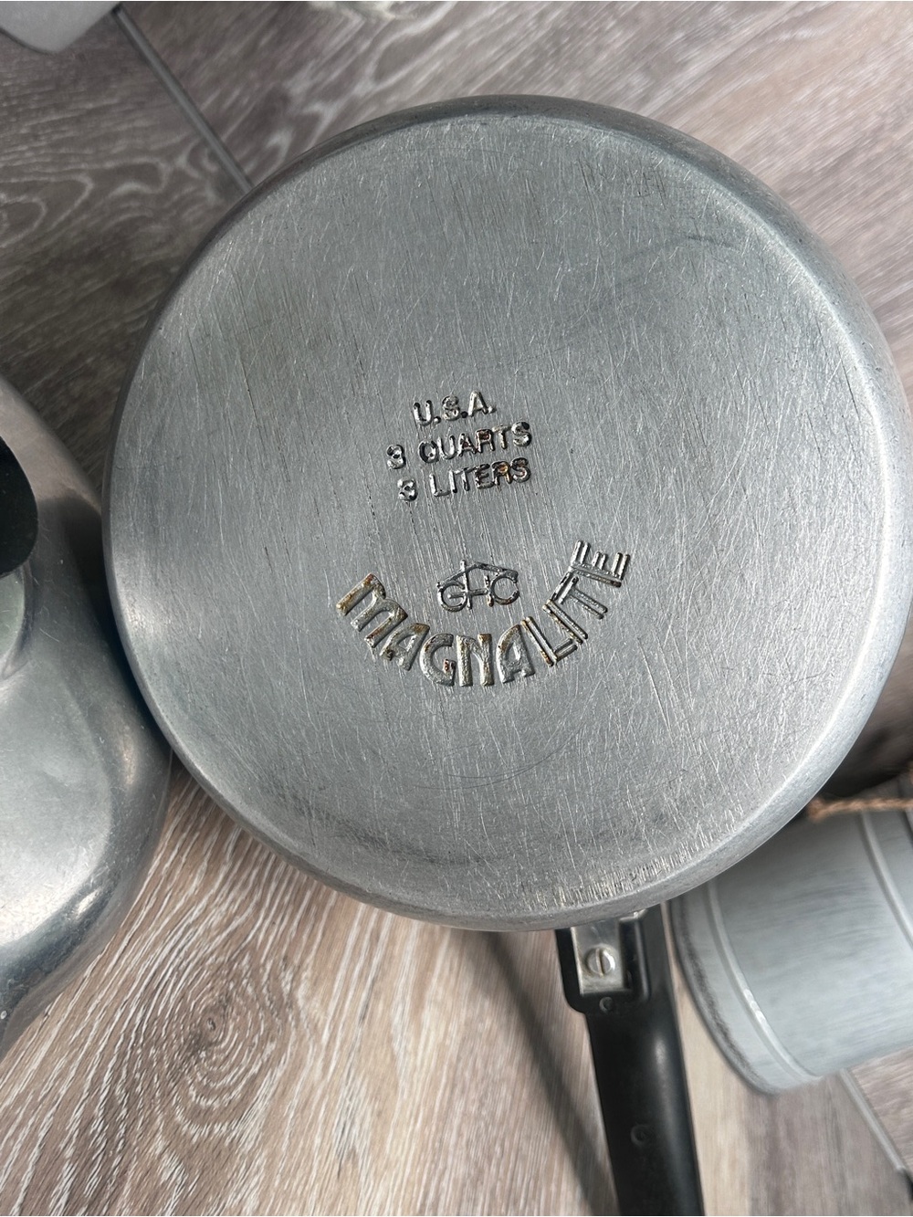 Vintage Wagner Ware Magnalite 3 Qt Saucepan w/Lid Double Pour Spout - Excellent - Picture 6 of 8
